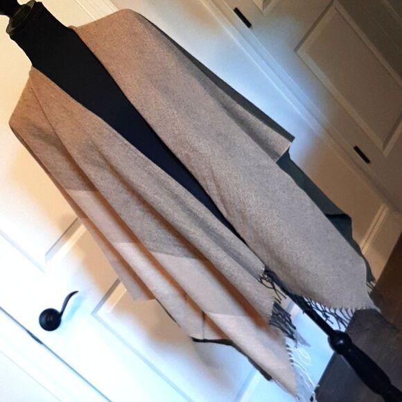 Viola Firenze Made in Italy Shawl - Picture 1 of 7